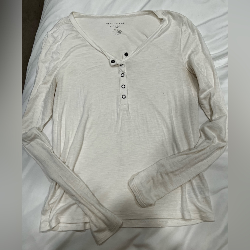 American Eagle White Long Sleeve Shirt